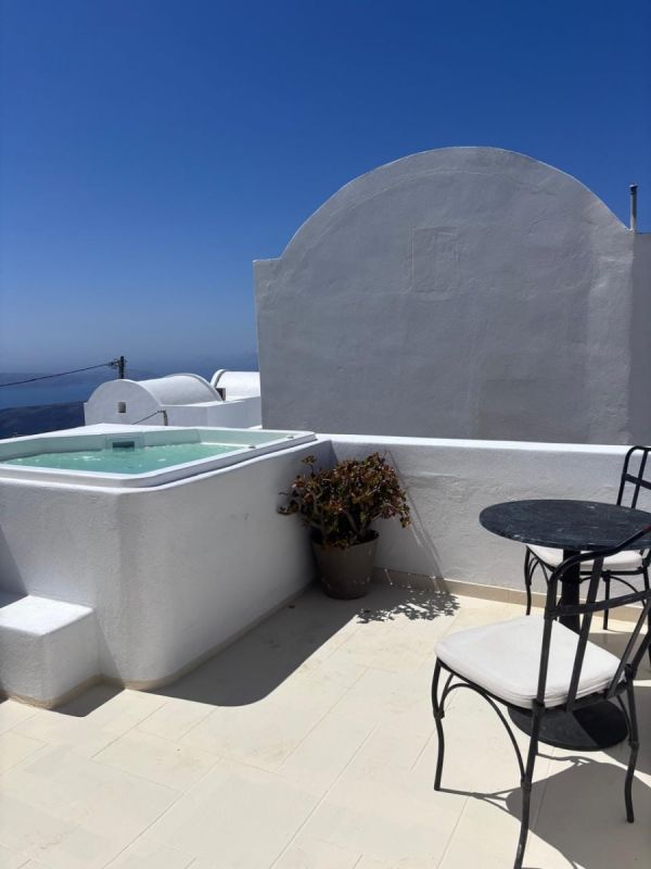 Caldera View Suite with Jacuzzi Caldera View Suite with Jacuzzi